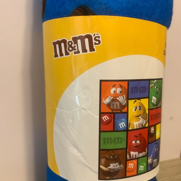 NEW 2019 M & M Worlds Chocolate Candy Character Fleece Colorful Throw Blanket - Picture 2 of 7